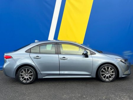 2019 Toyota Corolla 1.8 HYBRID // PARKING SENSORS // 17