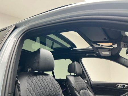 2024 BMW X5 50E M SPORT XDRIVE *HUGE SPEC* €99,990 thumbnail