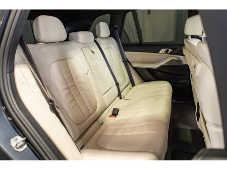 2022 BMW X5 xDrive45e M Sport €61,950 thumbnail