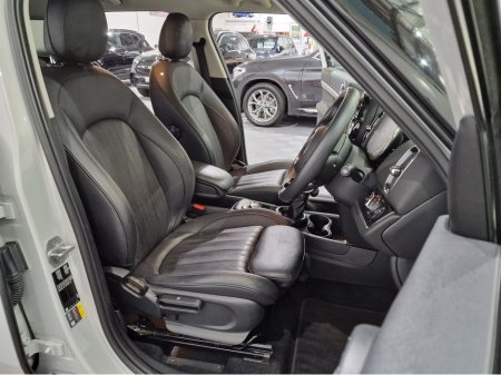 2021 MINI Countryman SE ALL4 EXCLUSIVE (PLUG IN HYBRID) AUTOMATIC **ONE OWNER / HUGE SPEC / APPLE CARPLAY / CRUISE CONTROL / FULL BLACK LEATHER / HEATED FRONT SEATS / REVERSE CAMERA / REAR TINTED GLASS / SAT NAV** €27,900 thumbnail