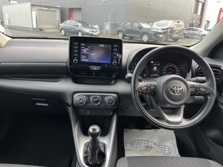 2022 Toyota Yaris 1.0 LUNA 4DR €18,450 thumbnail