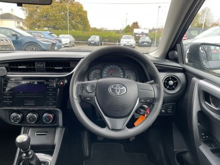 2017 Toyota Corolla *WAS €17,444 NOW €16,888* COROLLA 1.4 D4D TERRA €16,888 thumbnail