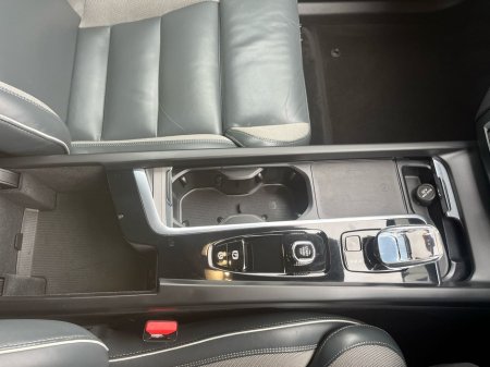 2023 Volvo XC60 T6 Recharge PHEV 350hp AWD AT8 Plus Dark - €44,900 thumbnail