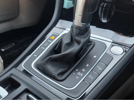 2019 Volkswagen Golf FULL CREAM LEATHER SEATS  ELECTRIC HEATED SEATS SAT NAV PACK - VIRTUAL CLOCKS -REVERSE CAMERA - NAVIGATION - CARPLAY - ANDROID AUTO- BLIND SPOT REAR TRAFFIC ASSIST - DISCOVER PRO €21,950 thumbnail