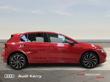 2023 Volkswagen Golf STYLE 1.5 TSI MHEV 130HP AUTOMATIC €31,900 thumbnail