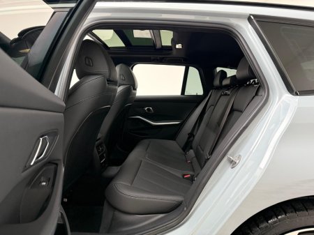 2024 BMW 3 Series 330E M SPORT LCI II *HUGE SPEC* €54,990 thumbnail