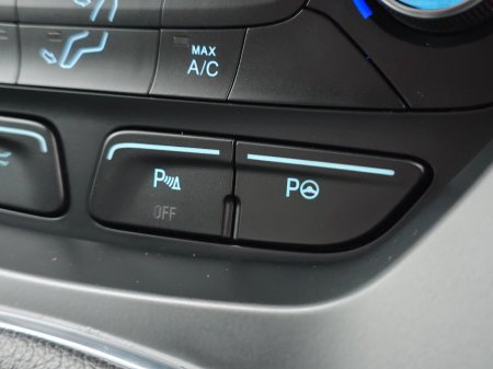 2017 Ford Kuga 1.5TDCi 120PS FWD ST-Line €17,999 thumbnail