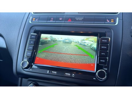 2016 Volkswagen Polo *HIGHLINE* 35,000KMS / LEATHER / HEATED SEATS / CAMERA / AUTO €13,900 thumbnail