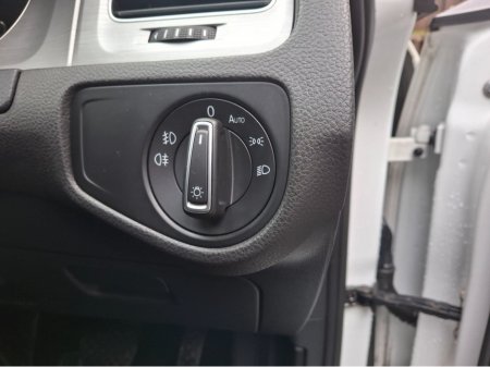 2016 Volkswagen Golf 1.2 AUTO €13,950 thumbnail