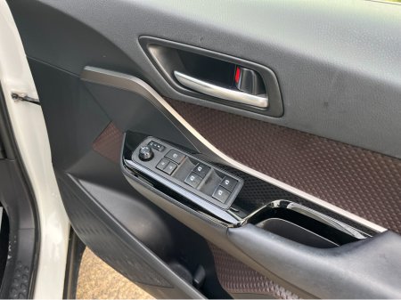 2019 Toyota C-HR 1.8 HYBRID AUTO LOW KM HIGH SPEC €18,950 thumbnail