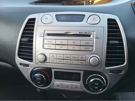 2010 Hyundai i20 (3 months warranty) 1.2 DE LUXURY 5DR €3,999 thumbnail