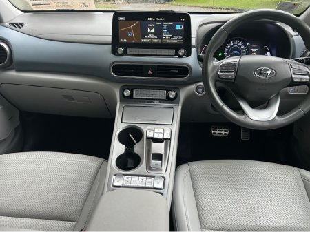 2021 Hyundai Kona KAUAI EV PREMIUM 5DR AUTO A**//**FULL CREAM LEATHER INTERIOR WITH HEATED FRONT SEATS**//**SAT NAV**//**REVERSING CAMERA**//**SPEED SIGN RECOGNITION**//**LANE DEPARTURE WARNING**//**TRADE IN WELCOME!!! €18,222 thumbnail