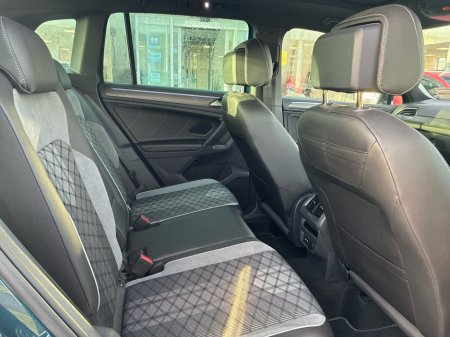 2022 Volkswagen Tiguan R-LINE 1.4 TSI PHEV 2 245HP 5DR thumbnail