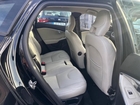 2018 Volvo V40 RESERVE  DEPOSIT  D2 MOMENTUM ED 5DR  ONE   OWNER   /  FULL  VOLVO  SERVICE  SERVICE  HISTORY thumbnail