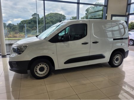 2024 Opel Combo KOMF L1H1-1.5 100PS D 3DR €12,950