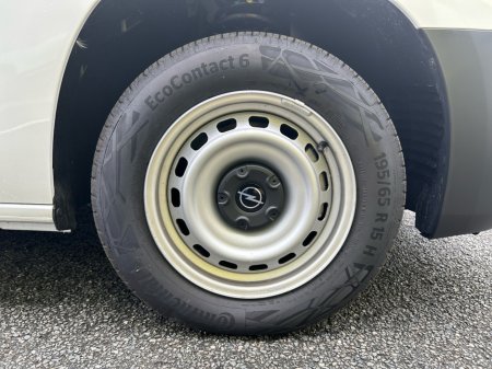 2024 Opel Combo 19 KOMF L1H1-1.5 100PS D €18,950