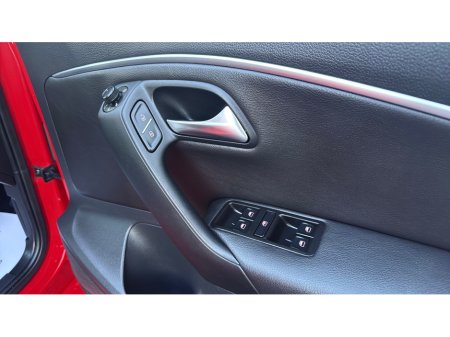 2016 Volkswagen Polo *HIGHLINE* 35,000KMS / LEATHER / HEATED SEATS / CAMERA / AUTO €13,900 thumbnail