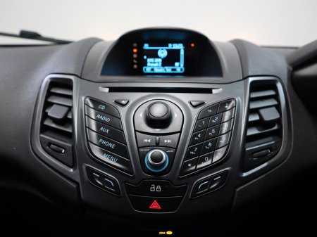 2013 Ford Fiesta *42* ZETEC 1.0 65PS M5 4DR MCA €7,990 thumbnail