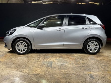 2024 Honda Fit VERY LOW MILEAGE - E-HEV - REVERSE CAMERA - PARKING SENSORS - ANDROID AUTO / APPLE CARPLAY €22,950 thumbnail