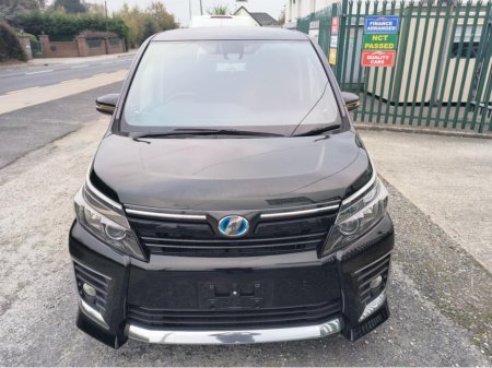 2016 Toyota Voxy Hybrid €20,450