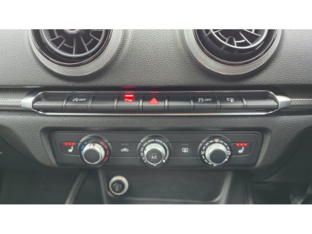 2017 Audi A3 Saloon LIMOUSINE 1.6 TDI 110 SE ST 4DR AUTO €16,450 thumbnail