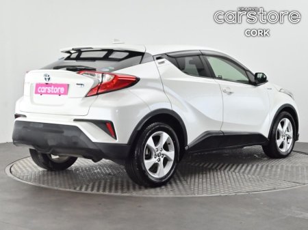 2017 Toyota C-HR C-HR HYBRID AUTO €18,880 thumbnail