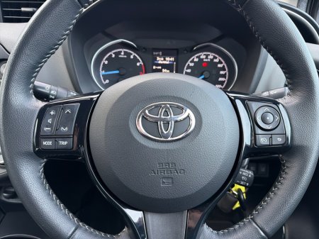 2018 Toyota Yaris 1.0 5DR LUNA // REAR CAMERA // BLUETOOTH // ALLOY WHEELS // FULL WARRANTY €15,945 thumbnail
