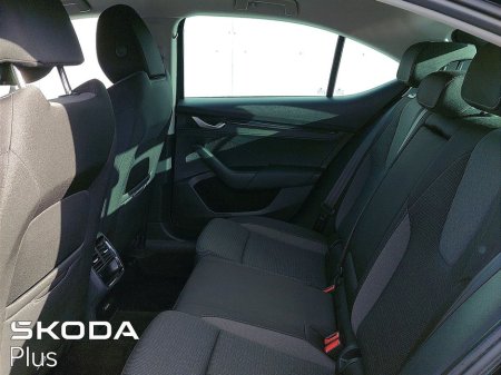 2025 Skoda Octavia SELECTION 2.0TDI 115HP €32,950 thumbnail