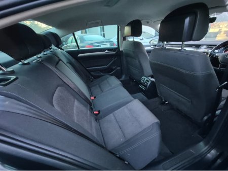 2018 Volkswagen Passat 2.0 TDI SE BUSINESS BLUEMOTION 150PS 4DR €16,995 thumbnail