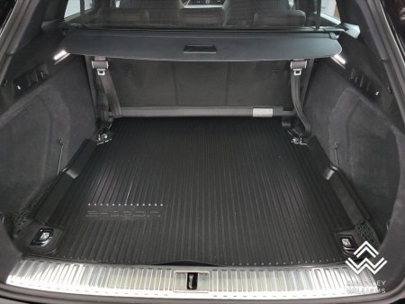 2022 Audi e-tron 55 quattro S Line €41,950 thumbnail