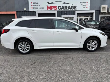 2022 Toyota Corolla 1.8 Hybrid Luna Saloon €21,000