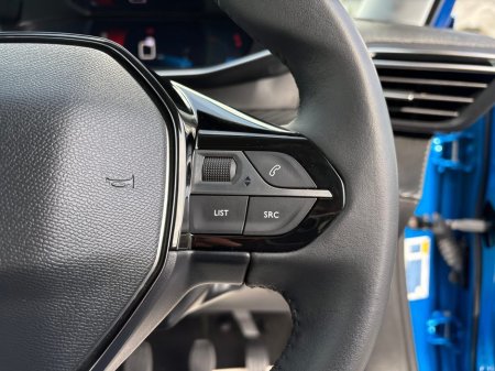 2022 Peugeot 2008 ALLURE PREMIUM + B-H BLUEHDI PLUS S/S €22,999 thumbnail