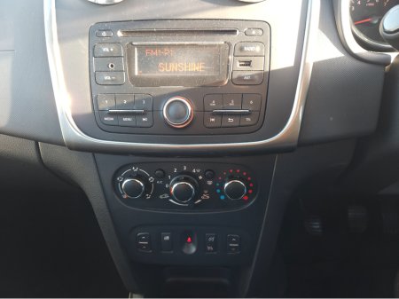 2015 Dacia Sandero STEPWAY SIGNATURE 1.5 DCI 90 4 thumbnail