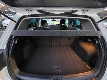 2017 Volkswagen Golf ( 172 REG ) HIGHLINE 1.4 MK7.5 SAT NAV PACK - VIRTUAL CLOCKS -REVERSE CAMERA - NAVIGATION - CARPLAY - ANDROID AUTO- BLIND SPOT REAR TRAFFIC ASSIST - DISCOVER PRO €17,950 thumbnail