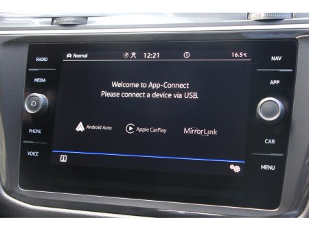 2023 Volkswagen Tiguan Allspace 2.0 TDI 150HP R-Line DSG €49,950 thumbnail