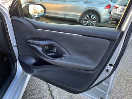 2021 Toyota Yaris X HYBRID AUTOMATIC 1.5 PETROL //KEYLESS ENTRY//REVERSE CAMERA//ADAPTIVE CRUISE CONTROL// €16,950 thumbnail