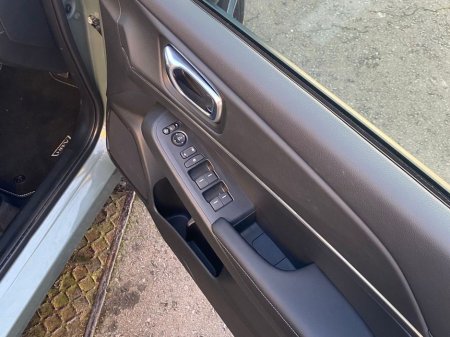 2025 Honda HR-V E HEV Advance €42,995 thumbnail