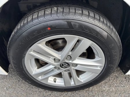 2022 Toyota Corolla 1.8 Hybrid Luna Saloon €20,750 thumbnail