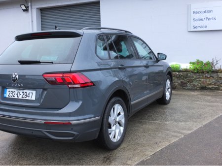 2023 Volkswagen Tiguan LIFE 2.0 TDI MANUAL 6SPEED FWD 122BHP 5 €35,995