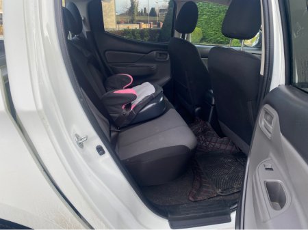 2016 Mitsubishi L200 DID 4LIFE 4DR 2.5 CR 4WORK €18,000 thumbnail