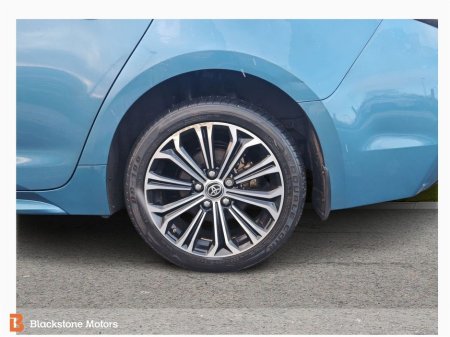 2022 Toyota Corolla 1.8 Hybrid Luna Saloon €23,450 thumbnail