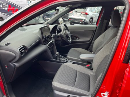 2025 Toyota Yaris Cross YARIS CROSS L-SPORT MONO €34,950 thumbnail