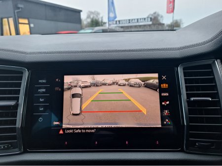 2023 Skoda Kodiaq 7S STYLE 2.0 TDI *High Spec/Black Leather/Heated Seats/Keyless Entry/Camera/Ambient Lighting* €43,950 thumbnail