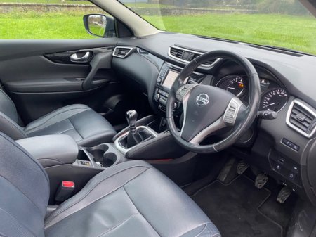 2017 Nissan Qashqai 1.2 SV PREMIUM '17 4DR €13,750 thumbnail