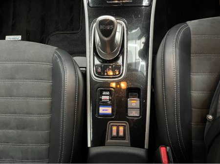 2019 Mitsubishi Outlander €22950! 2019 MITSUBISHI OUTLANDER PHEV LIMITED EDITION 4WD 2.4 AUTOMATIC / CRUISE CONTROL / REVERSE CAMERA / ELECTRIC HEATED SEATS / HEATED STEERING WHEEL €22,950 thumbnail