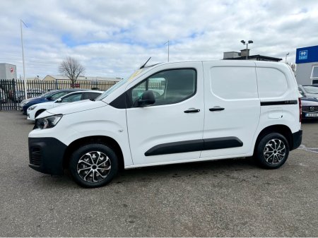 2019 Peugeot Partner ACTIVE 1.6 BLUEHDI 650KG ** 3 SEATER ** 1 OWNER IRISH VEHICLE **  FULL MAIN DEALER HISTORY ** NEW MODEL ** PRICE PLUS VAT ** €7,995 thumbnail