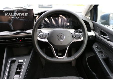 2025 Volkswagen Golf eTSI HYBRID AUTO €31,995 thumbnail