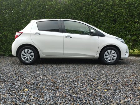 2019 Toyota Yaris 1.3 PETROL AUTOMATIC HIGH SPEC COMPREHENSIVE SERVICE HISTORY (8 STAMPS) LARGE TOUCH SCREEN MULTIMEDIA SYSTEM WITH APPLE CAR PLAY & ANDROID AUTO TOYOTA SAFETY SENSE JUST FULLY SERVICED 2 YEARS NCT €15,949 thumbnail