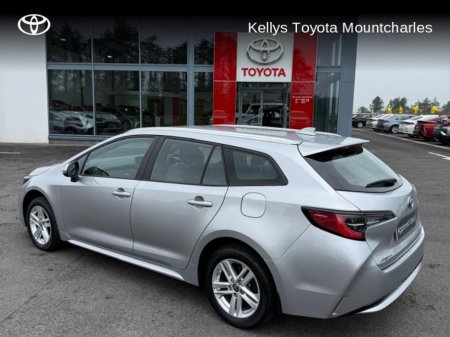 2022 Toyota Corolla COROLLA HYBRID LUNA TS €25,000 thumbnail