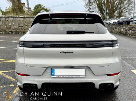 2024 Porsche Cayenne 3.0 V6 E-HYBRID AUTO==HUGE SPEC==COST €153K NEW== €116,950 thumbnail
